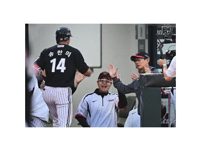 LG 롯데에 난타전 승리 팬들 환호
