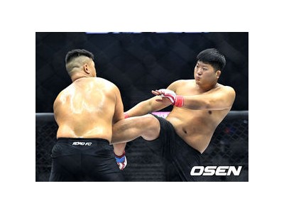 로드FC 전 챔피언 권아솔 ROAD FC 072에서 화제 끝내며 존재감 과시