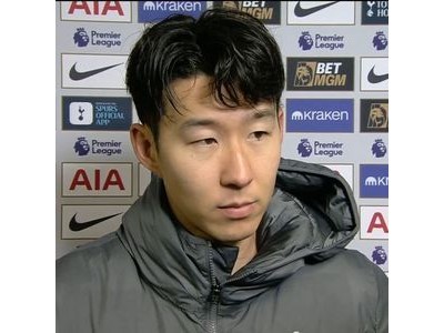 손흥민 비난에 감독이 나섰다