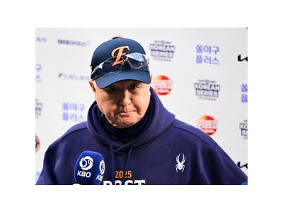 한화 김경문 감독 19년 만의 한국시리즈 완패에 가을 징크스 계속