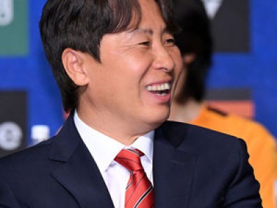 김기동 감독 팬들 향해 트로피 약속했네