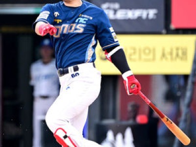 NC의 5툴 플레이어 평가전서 사이클링 히트로 화제
